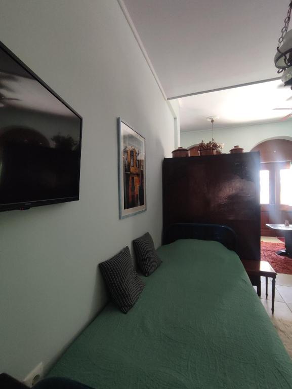 Postel nebo postele na pokoji v ubytování Ξενώνας Μυρτώ
