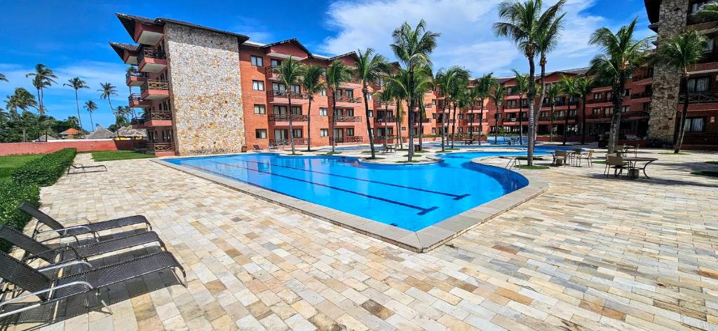 a swimming pool in front of a building at Blanco Beach Suite Privada, Cumbuco in Cumbuco