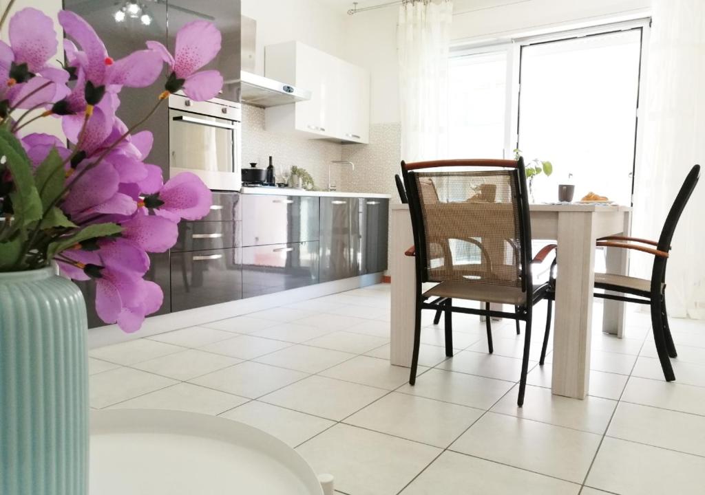 Køkken eller tekøkken på Holihome_C&C Sunrise House