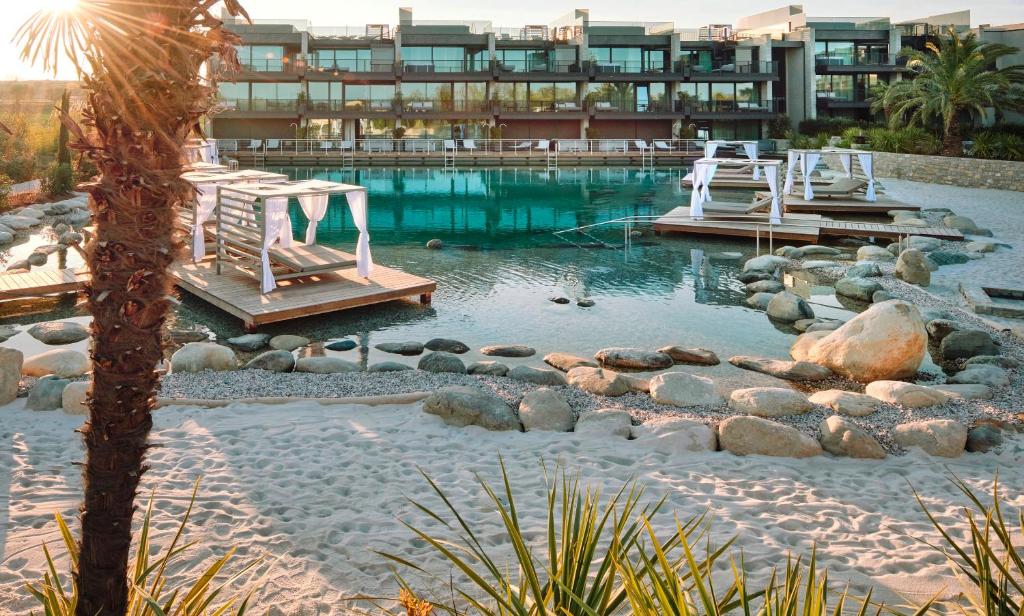 Bazén v ubytování Quellenhof Luxury Resort Lazise nebo v jeho okolí