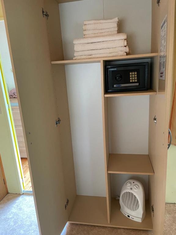 Knihovna v apartmánu