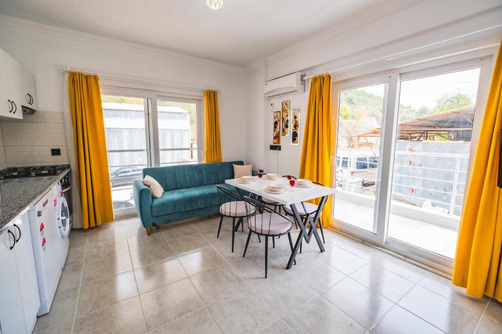 Afbeelding uit fotogalerij van Gökkuşağı Pansiyon in Kas