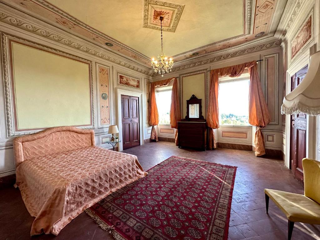 a bedroom with a bed and a red rug at Villa Arnolfini in Capannori