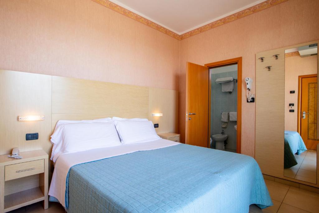 Postel nebo postele na pokoji v ubytování Hotel Metropole