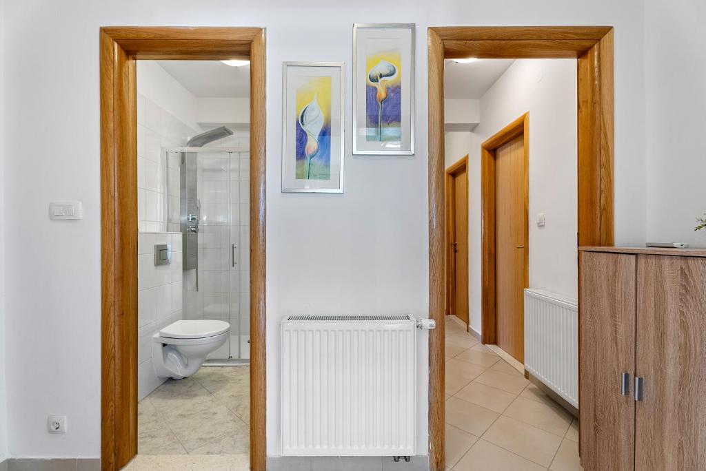 Kúpeľňa v ubytovaní Modern apartment with private pool near Split