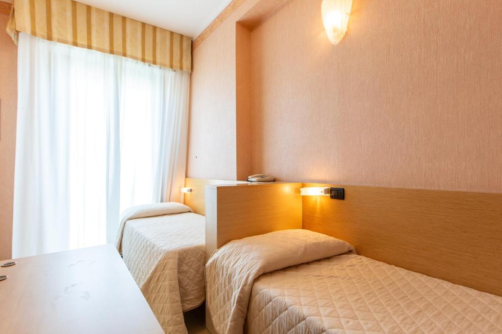 Postel nebo postele na pokoji v ubytování Hotel Metropole