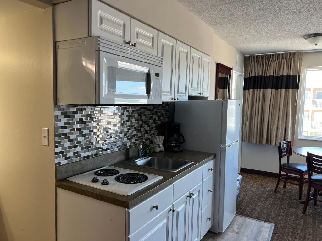 El Coronado Resort - One-Bedroom Suite