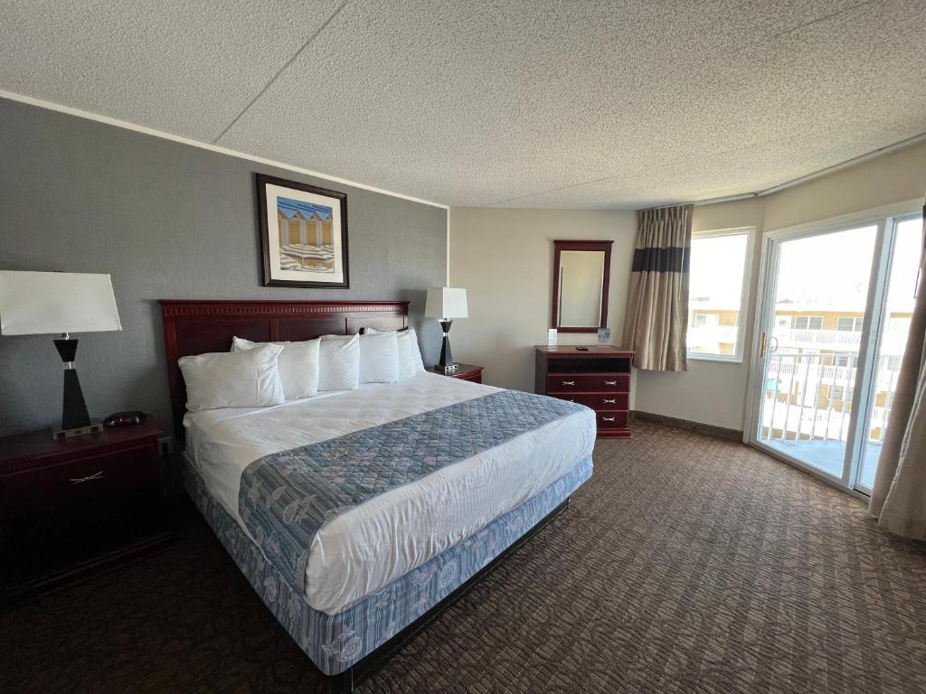 El Coronado Resort - Two-Bedroom Suite