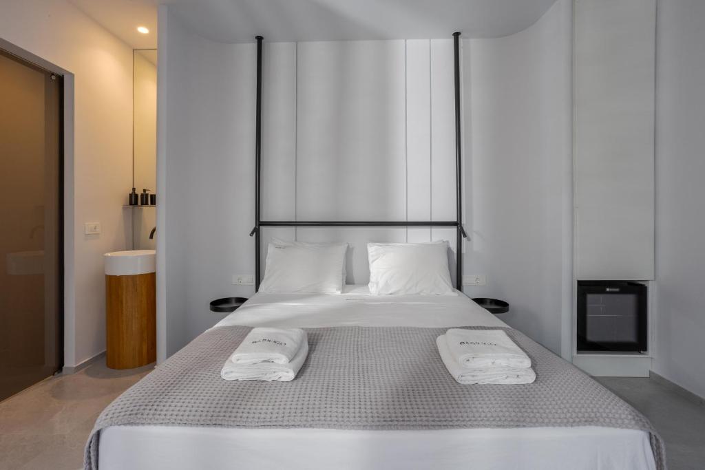 Postel nebo postele na pokoji v ubytování Basilico Suites Adults Only by Estia