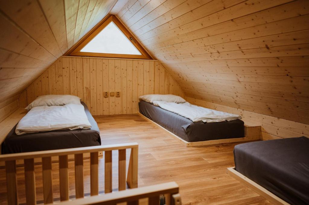 Postel nebo postele na pokoji v ubytování Apartmány Velké Karlovice
