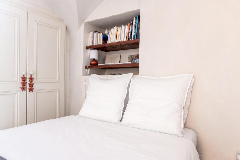 a white bed with white pillows in a bedroom at Bed end breakfast du centre in Bourg-Saint-Maurice