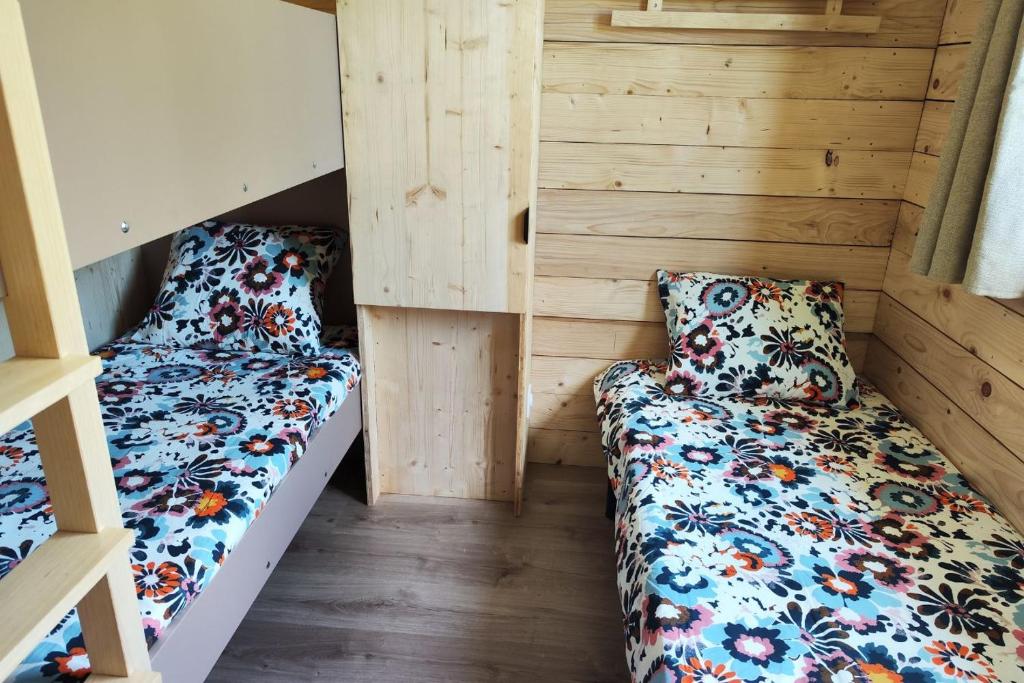 Postel nebo postele na pokoji v ubytování Camping Colombres