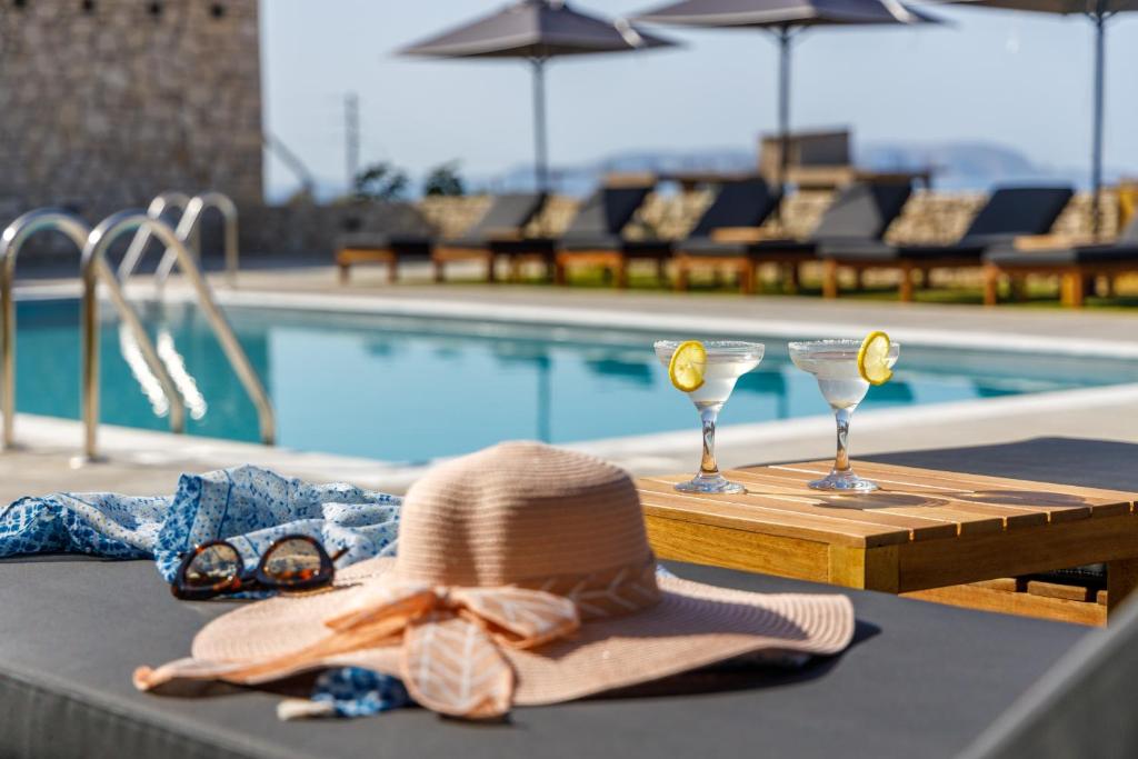 Bazén v ubytování Basilico Suites Adults Only by Estia nebo v jeho okolí