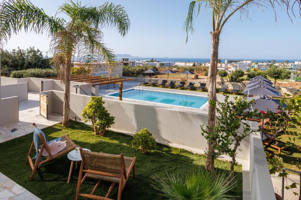 Bazén v ubytování Basilico Suites Adults Only by Estia nebo v jeho okolí