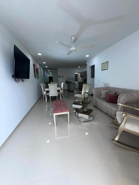 lujoso apartamento central con tres Aires acondicionados y parqueo
