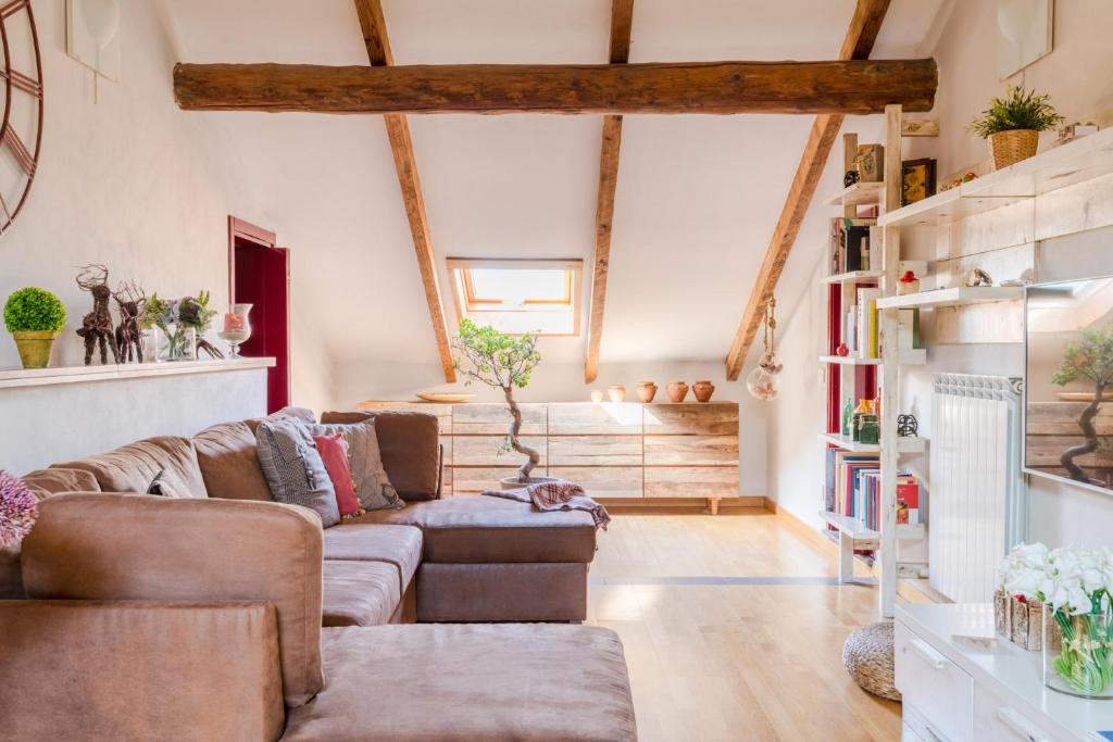 Curated visual reference: Visual Reference: The Rooftop Penthouse With Elevator In Lucca Lucca Updated Prices