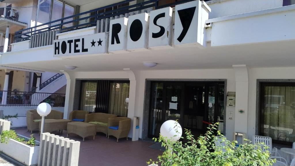ベッラーリア・イジェア・マリーナにあるHotel Rosyのホテルロビー