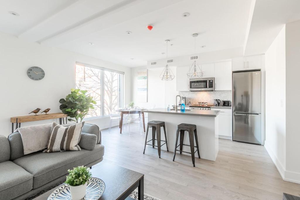 Cucina o angolo cottura di Spacious Apartment Unit in High Park North