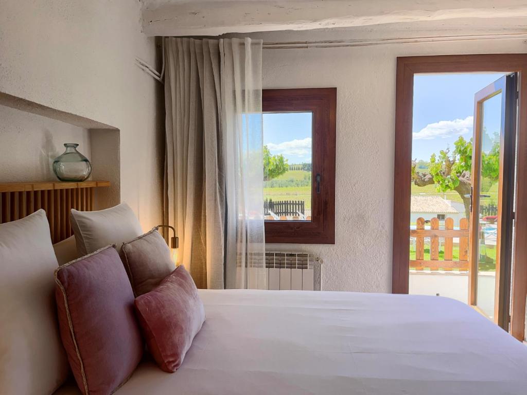 Postel nebo postele na pokoji v ubytování Bed & Breakfast Wine & Cooking Penedès