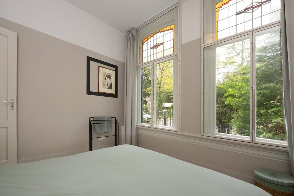Ένα ή περισσότερα κρεβάτια σε δωμάτιο στο Cosy Dutch Delight Apartment