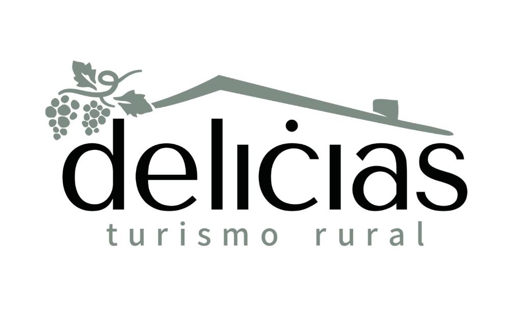 un logo de una casa con un montón de uvas en DELICIAS, en Peraltilla