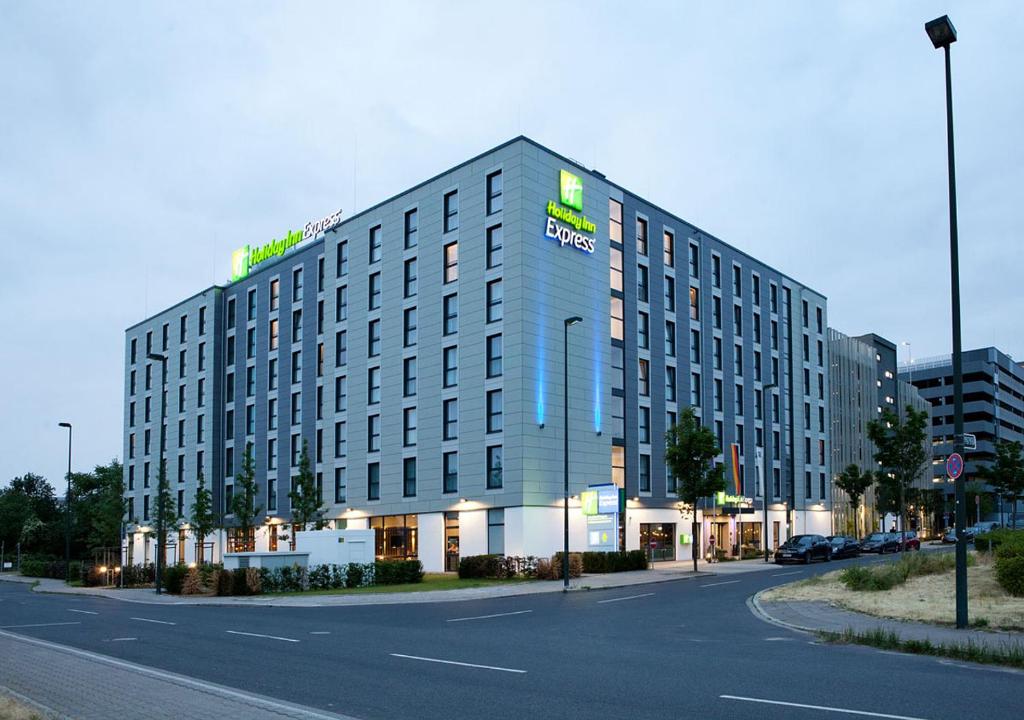 a large building on the side of a street at Holiday Inn Express - Düsseldorf Airport in Düsseldorf