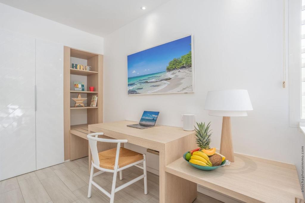 Knihovna v apartmánu