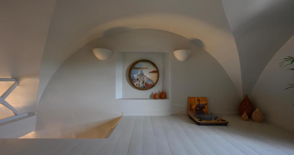 Кровать или кровати в номере Michelangelo Beach Villa
