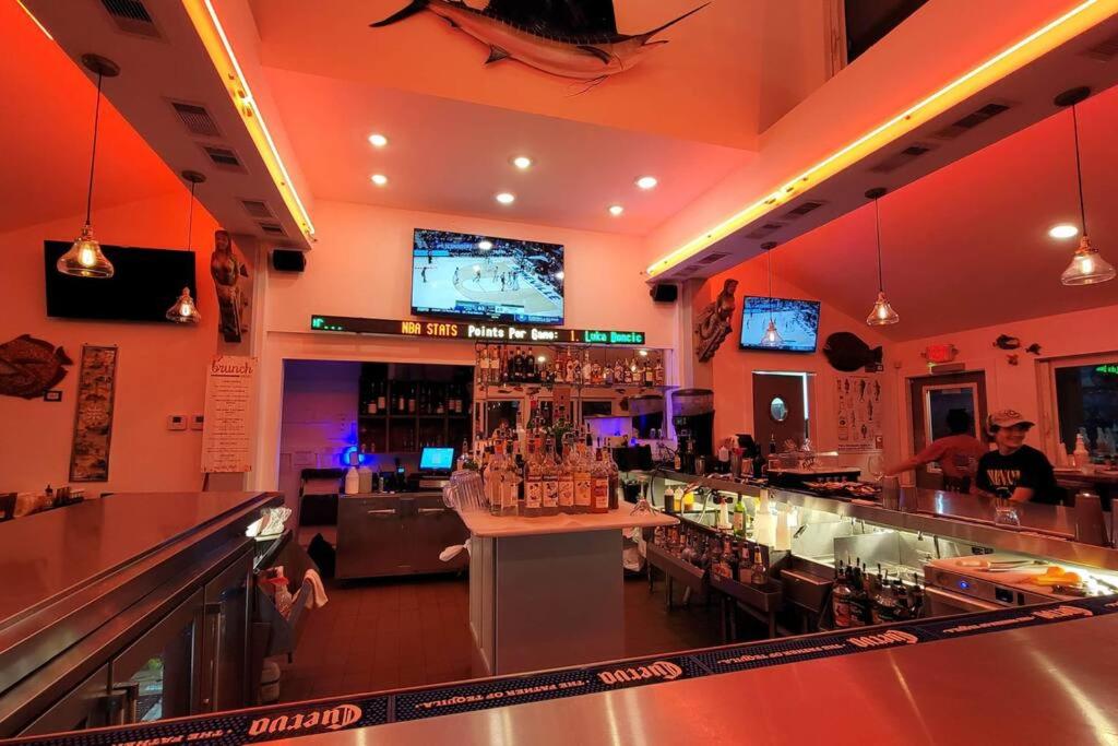Restoran ili drugo mesto za obedovanje u objektu 3 BR Beach view