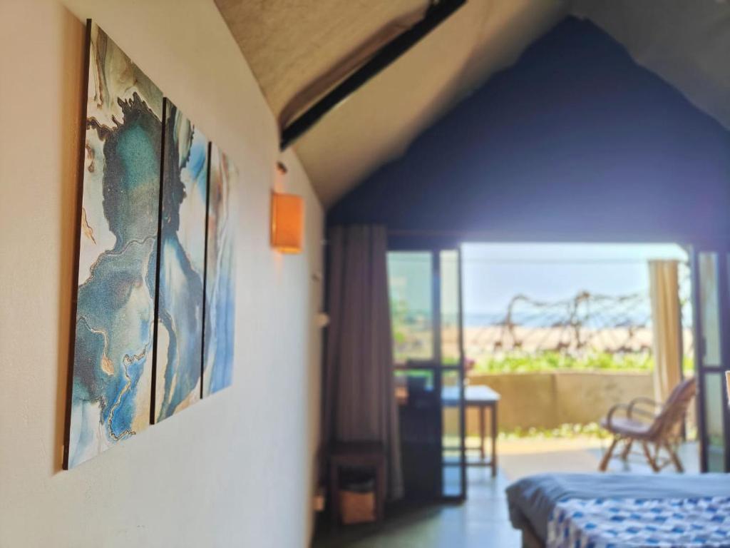 Postel nebo postele na pokoji v ubytování Nada Brahma Patnem Beach