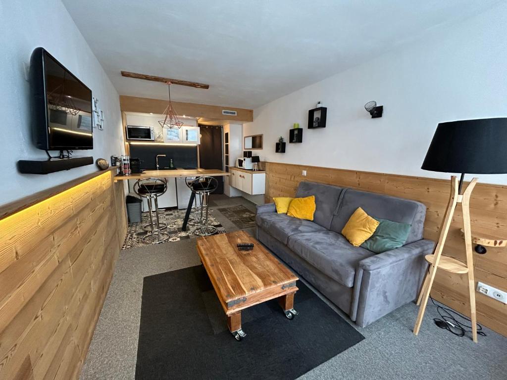 a living room with a couch and a table at Appartement Cosy Les arcs 1800 in Bourg-Saint-Maurice