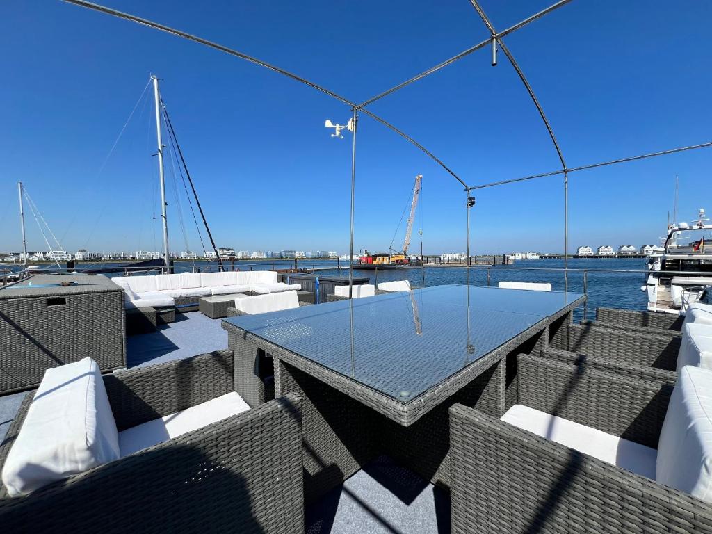 Fotografie z fotogalerie ubytování Hausboot Ferienhaus Captains Boat v destinaci Kappeln