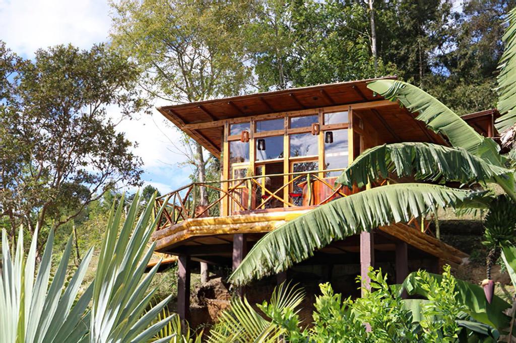 Zahrada ubytování BAUMHAUS Cabañas rusticas con jacuzzi privado