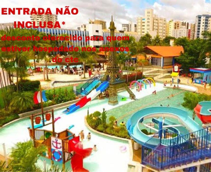 ein Bild eines Wasserparks in einer Stadt in der Unterkunft Flat CTC - Golden Thermas Residence - Torre B in Caldas Novas