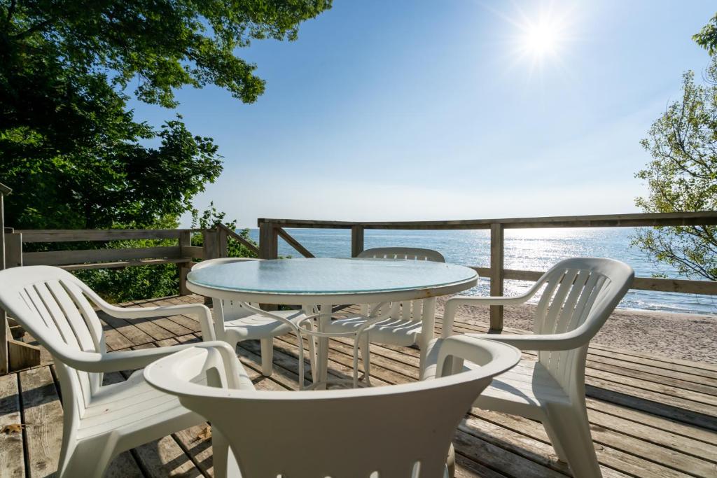 65 Bluff - 4 bedroom 3 bath vacation rental located just steps away ...