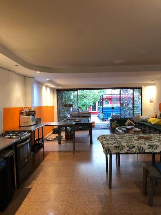 Kuchyň nebo kuchyňský kout v ubytování Zebulo Hostel