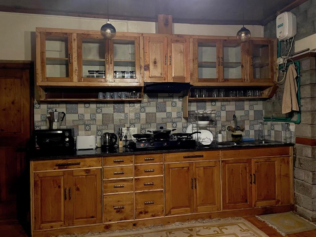 Kuchyň nebo kuchyňský kout v ubytování The OakHurst