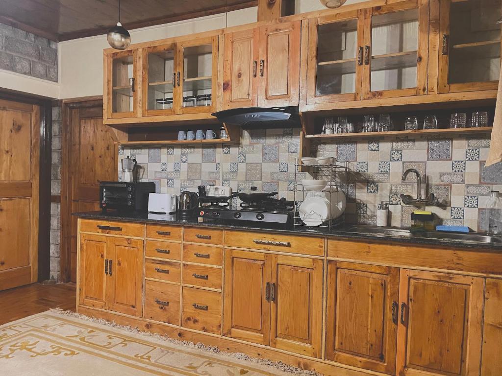 Kuchyň nebo kuchyňský kout v ubytování The OakHurst