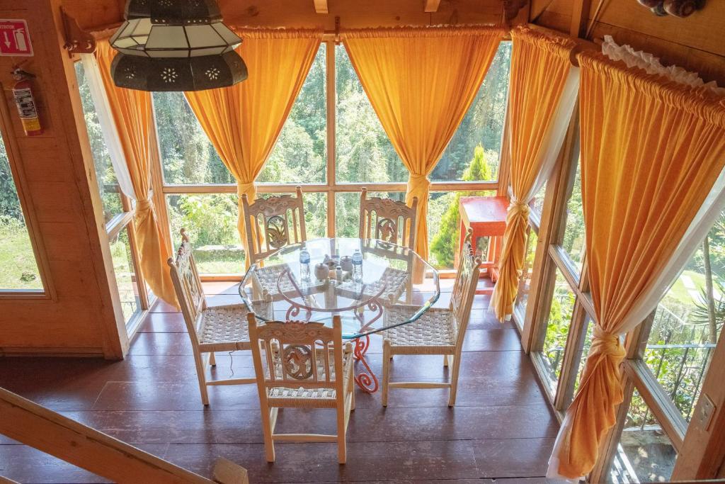 Fotografie z fotogalerie ubytování Zirahuen Forest and Resort v destinaci Zirahuén