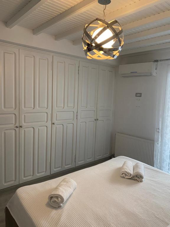 a bedroom with a bed with towels on it at Beautiful apartment in Mykonos town ! in Mýkonos City