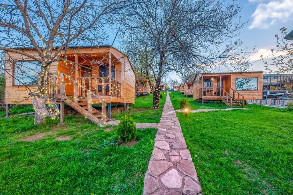 Zahrada ubytování Villaggio Mirzaani Resort