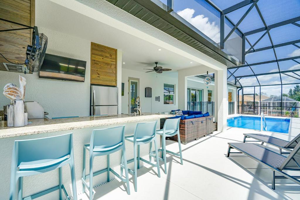 Kolam renang di atau dekat dengan Punta Gorda Paradise Pool and Outdoor Kitchen!