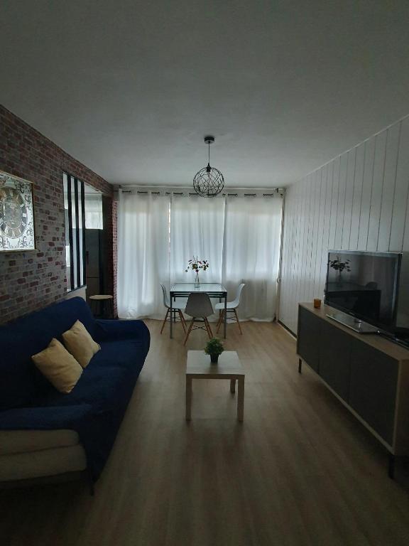 Fotografia z galérie ubytovania Appartement lumineux 2 chambres avec parking et Wifi proche tous commerces v destinácii Besançon