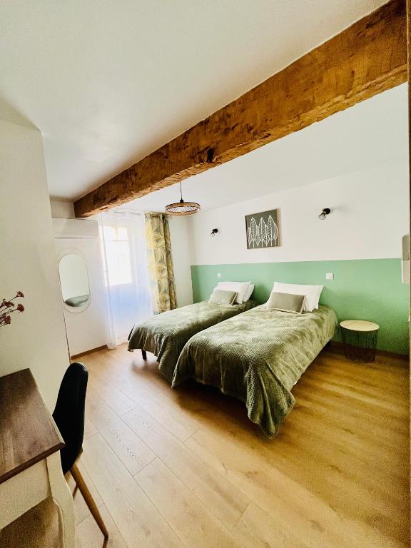Postel nebo postele na pokoji v ubytování Les Gites d'Andréa - Chez Madame Yvon
