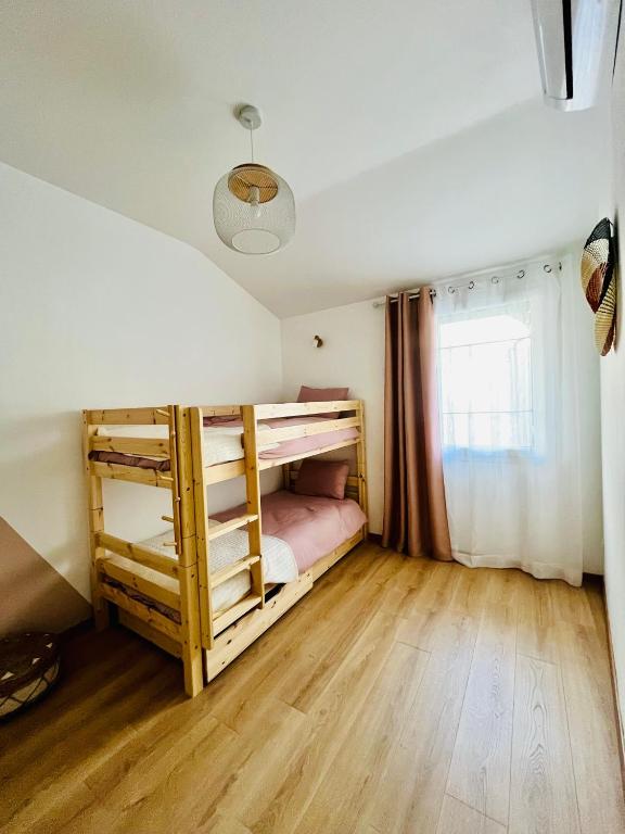 Postel nebo postele na pokoji v ubytování Les Gites d'Andréa - Chez Madame Yvon