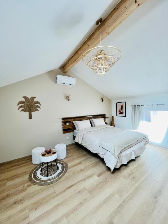 Postel nebo postele na pokoji v ubytování Les Gites d'Andréa - Chez Madame Yvon