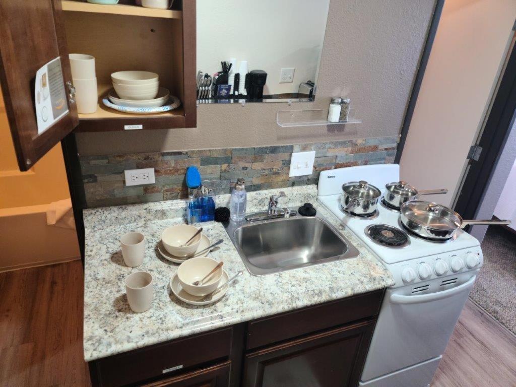 069A The Grand Canyon Getaway Suite with Kitchenette Sleeps 4 photo