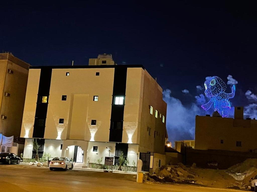 a building with a blue dragon on the side of it at شقه غرفه وصاله مودرن مع دخول ذاتي in Riyadh