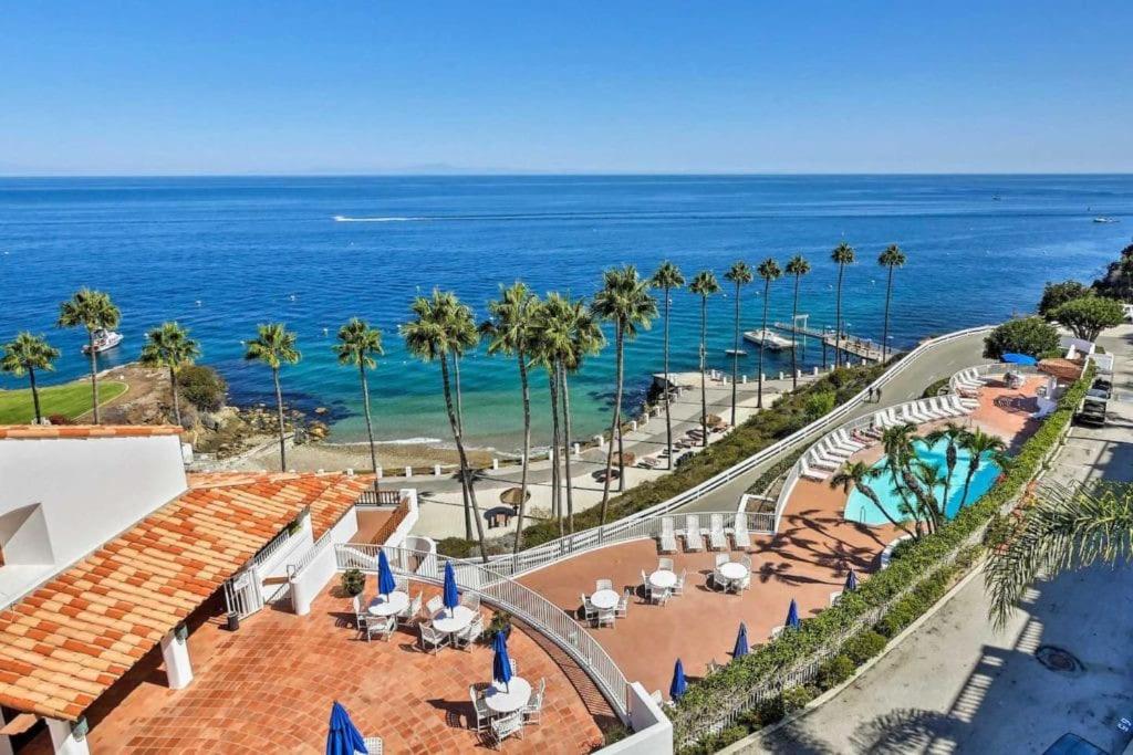 - Vistas al océano desde un complejo en Lux Oceanfront Villa With Breathtaking Views, en Avalon