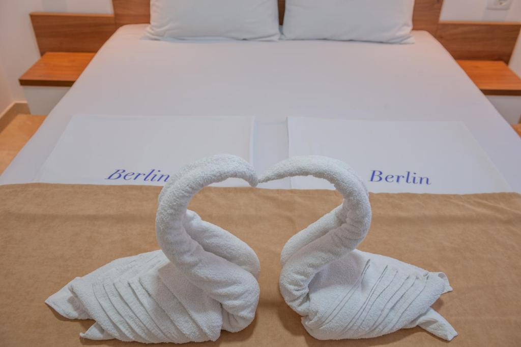 Postel nebo postele na pokoji v ubytování Premium Berlin with Pool
